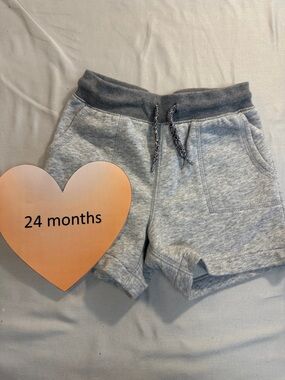 OshKosh B'gosh - LIKE NEW - Grey Shorts with elastic waistband